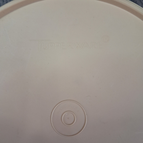 Vintage Tupperware White Suzette Divided Relish Serving Tray With Tan Lid - Picture 6 of 10